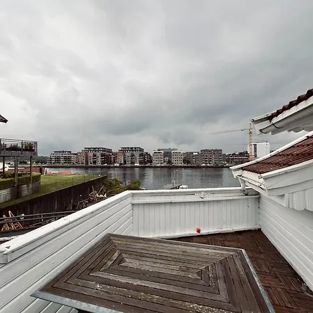4 Bedroom House Downtown With Sea View