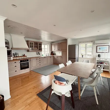Appartement 4 Bedroom House Downtown With Sea View *