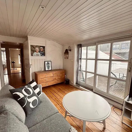 Lejlighed 4 Bedroom House Downtown With Sea View *