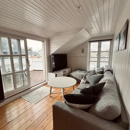 4 Bedroom House Downtown With Sea View *