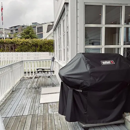 4 Bedroom House Downtown With Sea View