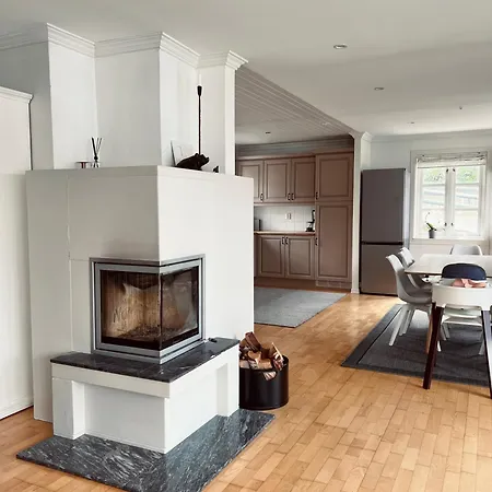 Lejlighed 4 Bedroom House Downtown With Sea View *
