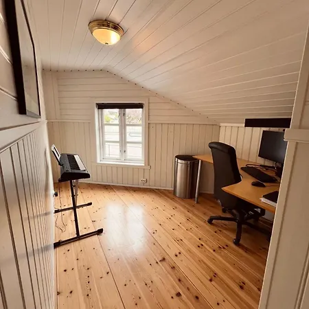 4 Bedroom House Downtown With Sea View *
