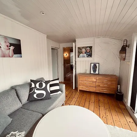 Apartman 4 Bedroom House Downtown With Sea View